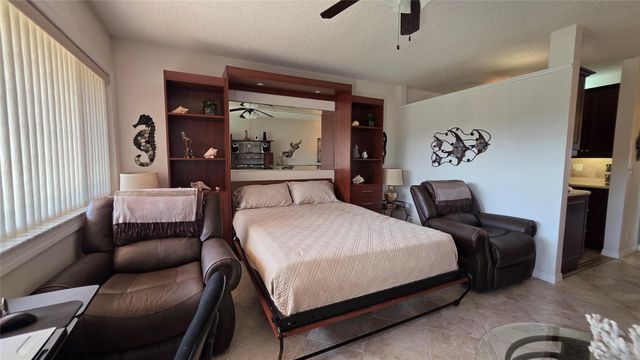1030 SW 11th St 5m, Hallandale Beach, FL 33009
