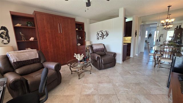 1030 SW 11th St 5m, Hallandale Beach, FL 33009