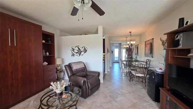 1030 SW 11th St 5m, Hallandale Beach, FL 33009