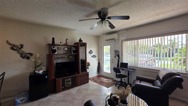 1030 SW 11th St 5m, Hallandale Beach, FL 33009