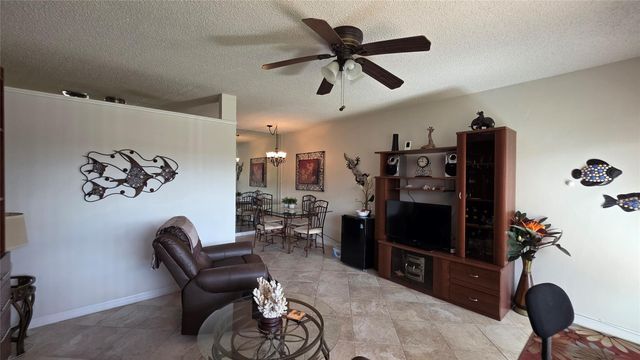 1030 SW 11th St 5m, Hallandale Beach, FL 33009