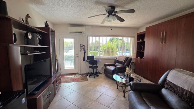 1030 SW 11th St 5m, Hallandale Beach, FL 33009