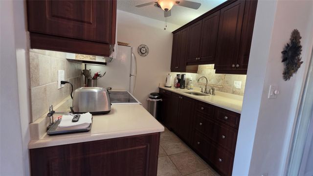 1030 SW 11th St 5m, Hallandale Beach, FL 33009