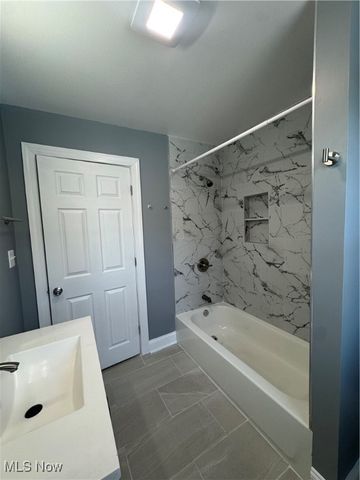 3409 Powers Way, Youngstown, OH 44502