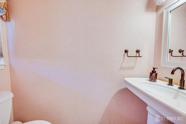 15 Howell Avenue, Piscataway, NJ 08854