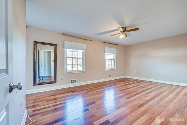 15 Howell Avenue, Piscataway, NJ 08854