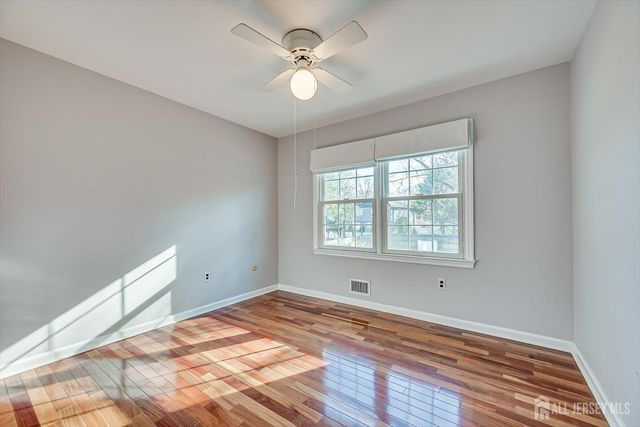 15 Howell Avenue, Piscataway, NJ 08854