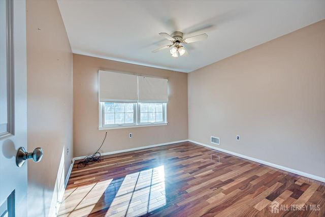 15 Howell Avenue, Piscataway, NJ 08854