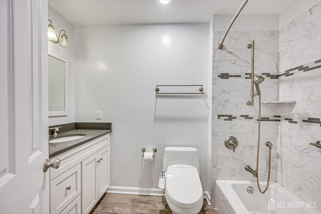 15 Howell Avenue, Piscataway, NJ 08854