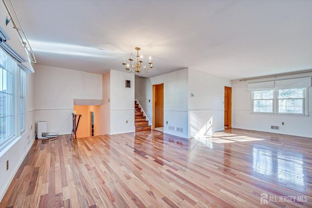 15 Howell Avenue, Piscataway, NJ 08854