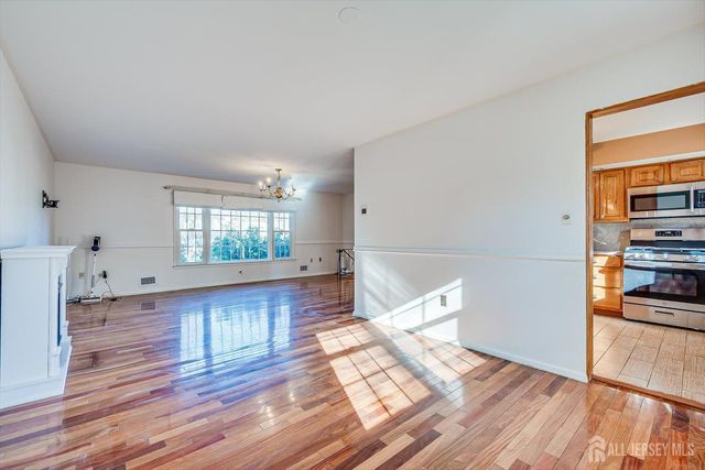 15 Howell Avenue, Piscataway, NJ 08854