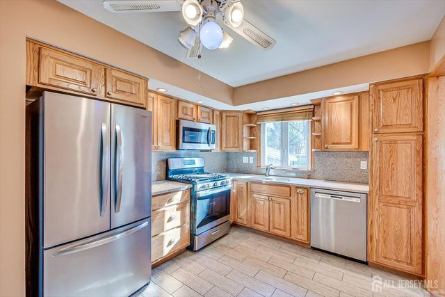 15 Howell Avenue, Piscataway, NJ 08854