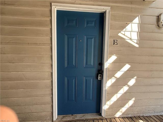 97 28th St Apt E, Newport News, VA 23607