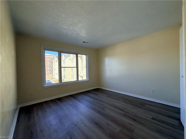 97 28th St Apt E, Newport News, VA 23607