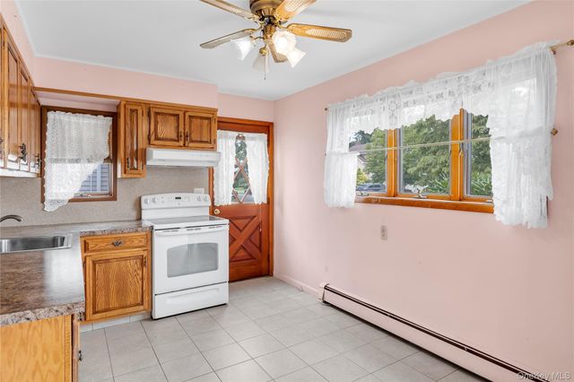 29 Westbury Avenue, Plainview, NY 11803