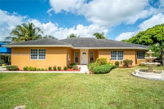 18405 SW 216th St, Miami, FL 33170