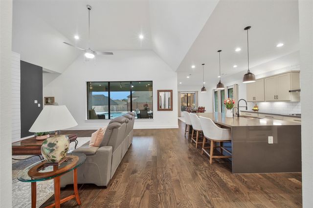 1015 Oak Briar Lane, Montgomery, TX 77384