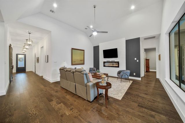 1015 Oak Briar Lane, Montgomery, TX 77384