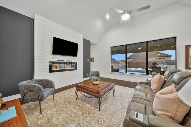 1015 Oak Briar Lane, Montgomery, TX 77384