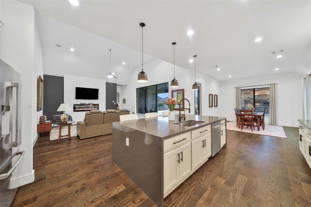 1015 Oak Briar Lane, Montgomery, TX 77384