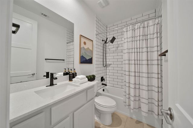 1015 Oak Briar Lane, Montgomery, TX 77384