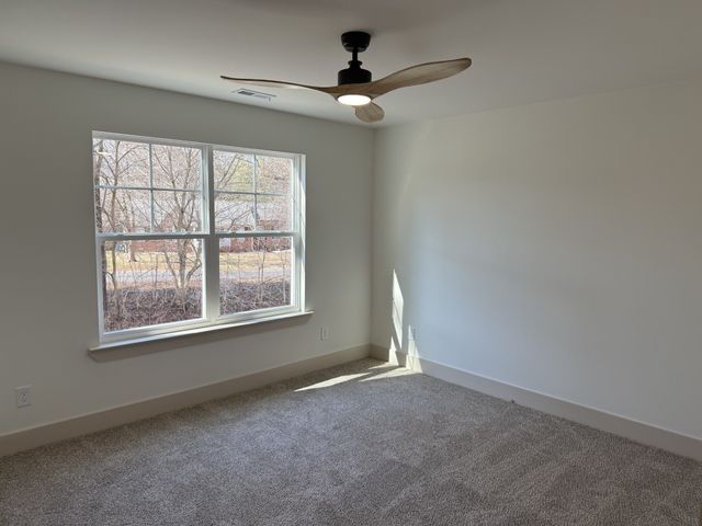 208 Kennedy Dr, White House, TN 37188