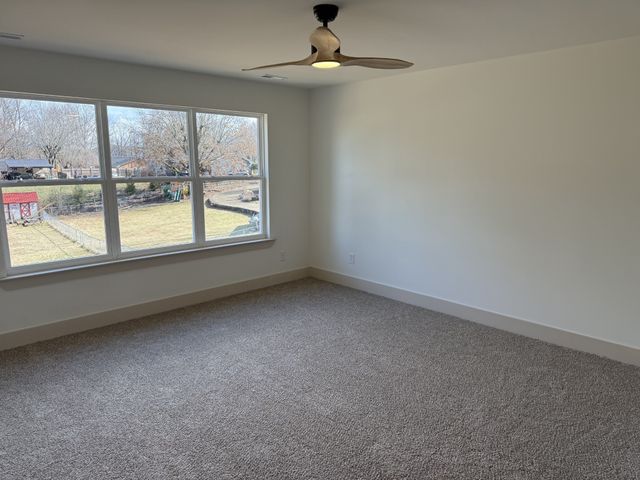 208 Kennedy Dr, White House, TN 37188