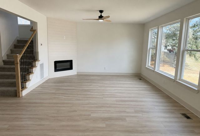 208 Kennedy Dr, White House, TN 37188