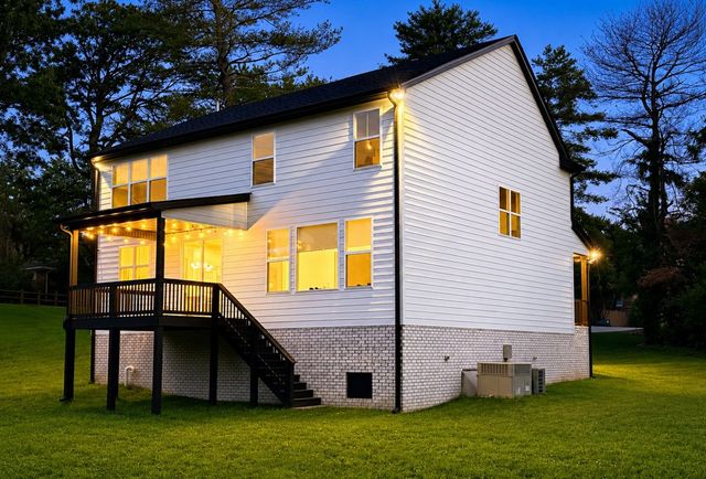 208 Kennedy Dr, White House, TN 37188
