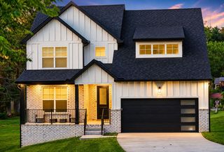 208 Kennedy Dr, White House, TN 37188