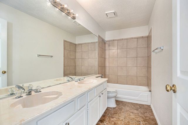 8201 Cloverglen Lane, Fort Worth, TX 76123