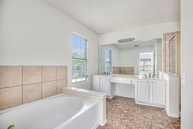 8201 Cloverglen Lane, Fort Worth, TX 76123