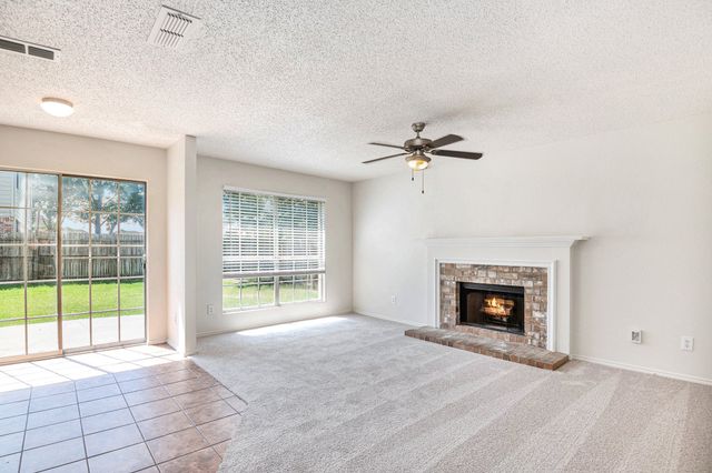 8201 Cloverglen Lane, Fort Worth, TX 76123