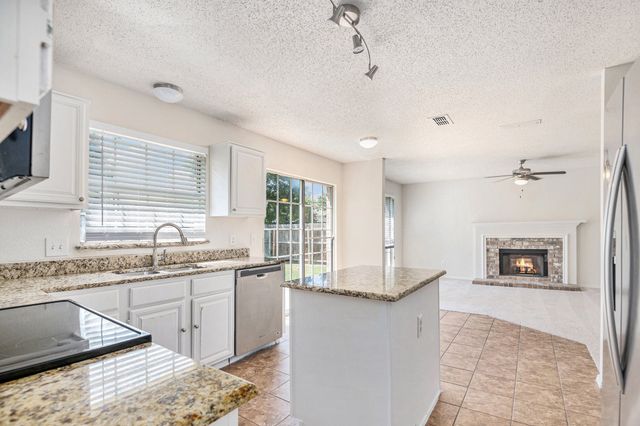 8201 Cloverglen Lane, Fort Worth, TX 76123