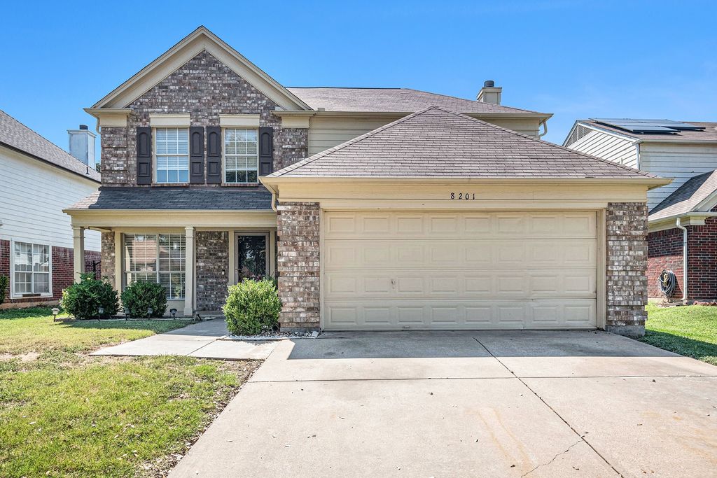 8201 Cloverglen Lane, Fort Worth, TX 76123