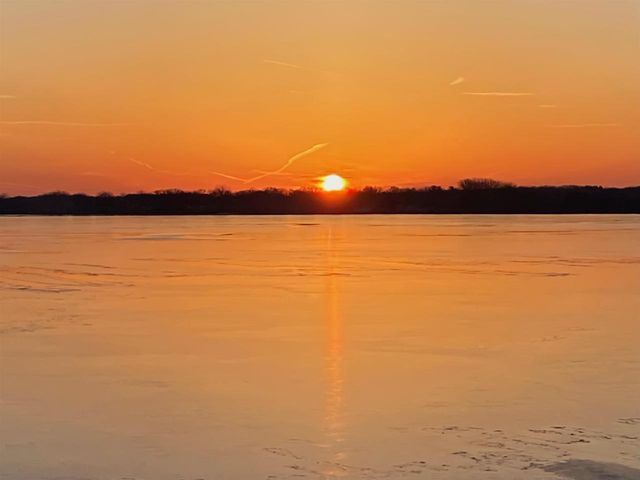 11662 N Lakeview Drive, Edgerton, WI 53534