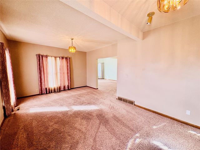 1612 7th Ave, Belle Plaine, IA 52208