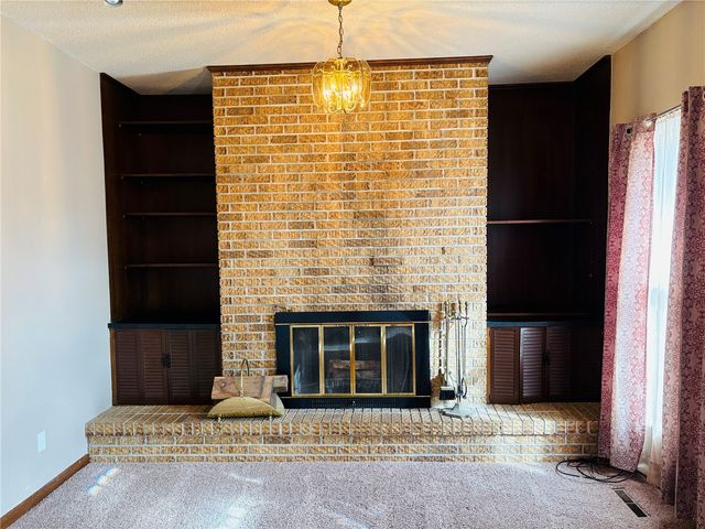 1612 7th Ave, Belle Plaine, IA 52208