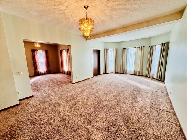 1612 7th Ave, Belle Plaine, IA 52208