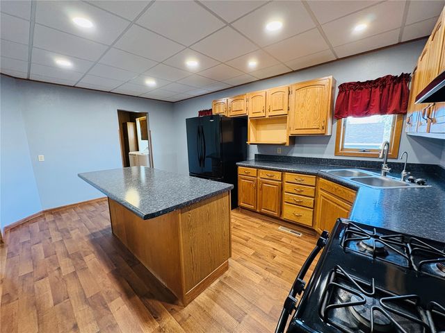 1612 7th Ave, Belle Plaine, IA 52208
