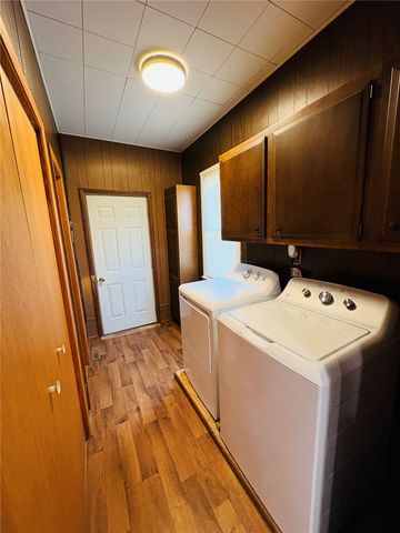 1612 7th Ave, Belle Plaine, IA 52208