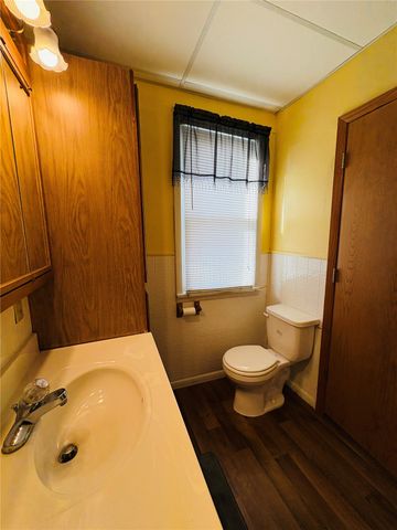 1612 7th Ave, Belle Plaine, IA 52208