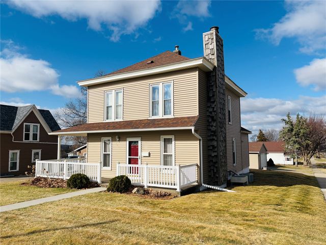 1612 7th Ave, Belle Plaine, IA 52208