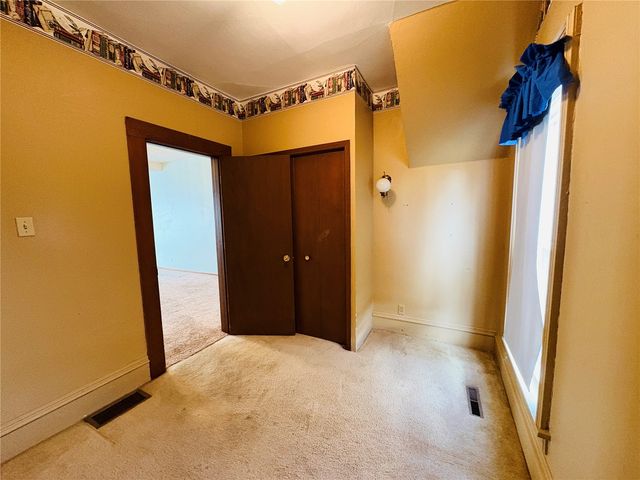 1612 7th Ave, Belle Plaine, IA 52208