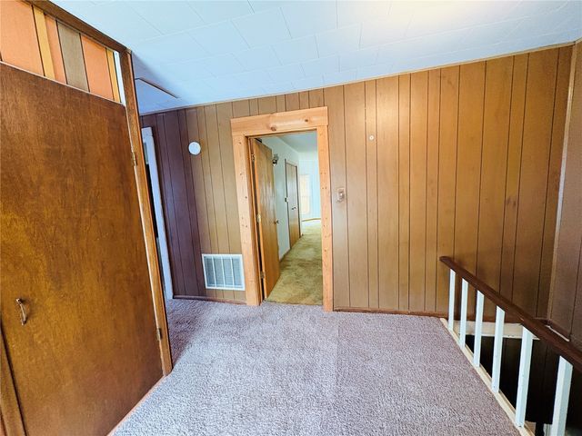 1612 7th Ave, Belle Plaine, IA 52208