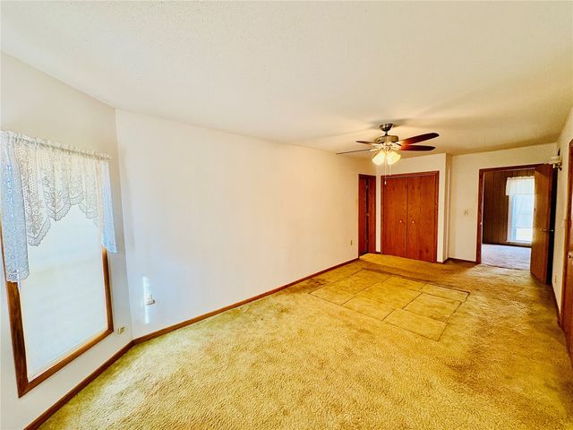 1612 7th Ave, Belle Plaine, IA 52208