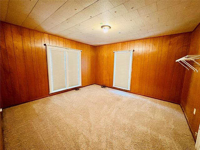 1612 7th Ave, Belle Plaine, IA 52208
