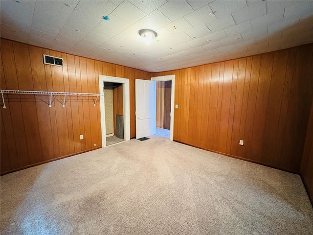 1612 7th Ave, Belle Plaine, IA 52208