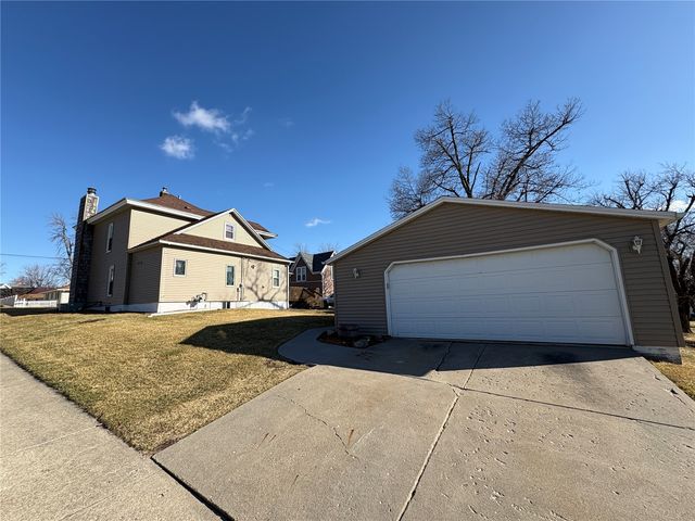 1612 7th Ave, Belle Plaine, IA 52208
