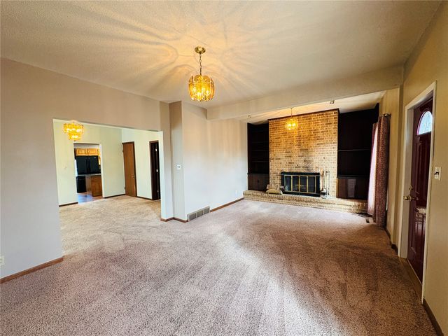 1612 7th Ave, Belle Plaine, IA 52208